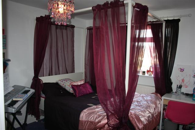 Scarlett's Bedroom